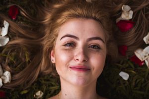 Jakie skarpetki do beżowego garnituru? Przewodnik po stylizacji